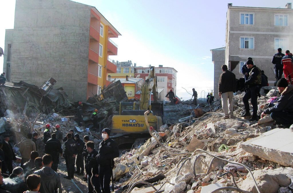 La OMS envía suministros sanitarios para llegar a 400 000 personas afectadas por los terremotos de Türkiye y la República Árabe Siria